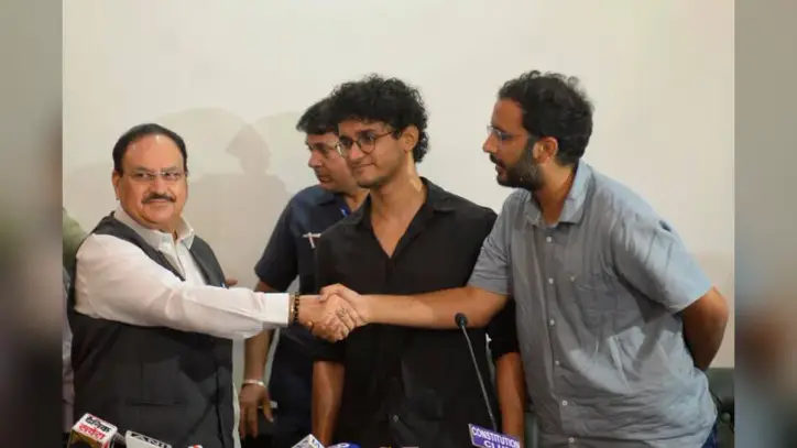 'Cockroach' movement leaders jailed for 5 days after scaling barricades at New Delhi protest