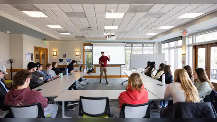 Holy Cross Earns Highest-Ever Ranking From U.S. News & World Report
