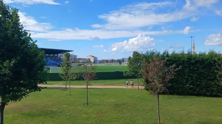 İçinde futbol sahası ve tribünü bulunan Türkiye'nin ilk ve tek spor temalı Millet Bahçesi Trabzon'da açılışa hazırlanıyor
Avni Aker Stadı ile amatör sporun simgelerinden Yavuz Selim Sahası Millet Bahçesi'nde yeniden hayat bulacak - Trabzon Haberleri - Habertürk Yerel Haberler