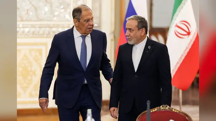 Iran's Araqchi Blames US for Strait of Hormuz Tensions, Calls for Diplomacy