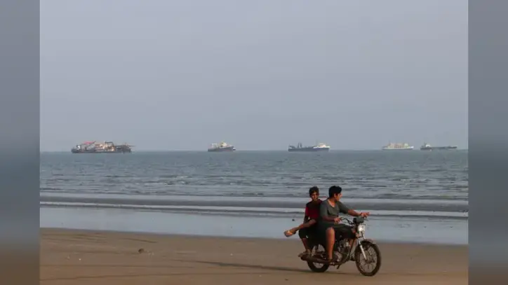 Iran Urges US to Accept Proposal to Reopen Strait of Hormuz