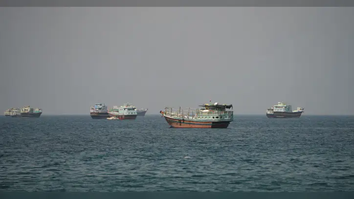 Iran ready to reopen Strait of Hormuz if US eases military pressure and lifts blockade