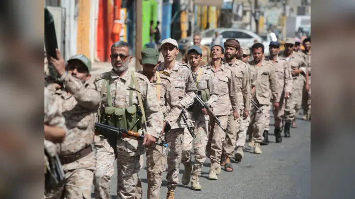 Houthi fighters advance along Red Sea coast threatening crucial strait