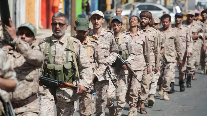 Houthi fighters advance along Red Sea coast threatening crucial strait