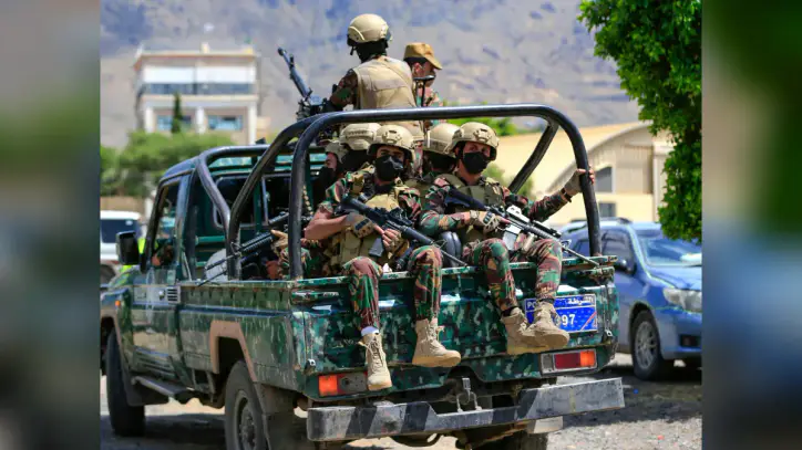 Fighting rages in Yemen as Saudi-backed forces strike advancing Houthis