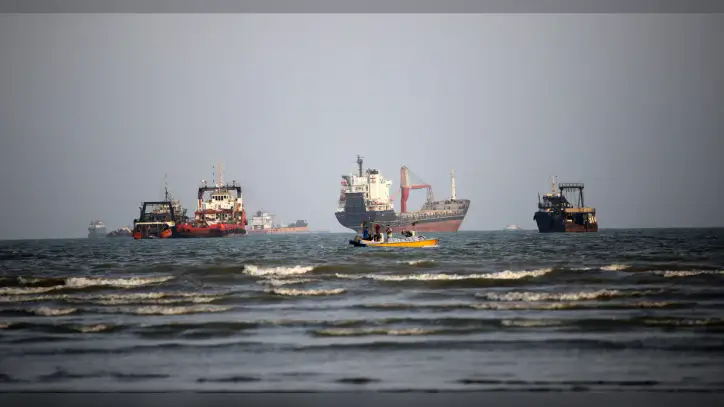 Iran War Updates: Oil prices jump to near 4-month high as Oman-Iran talks on Strait of Hormuz postponed