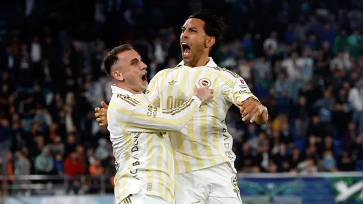 Fenerbahçe'de İrfan Can Kahveci küllerinden doğdu!
