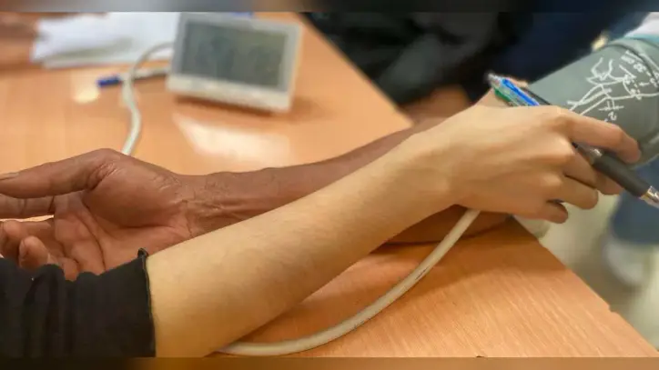 İş başvuruları için verilen sağlık raporlarının "çok hızlı" bir şekilde düzenlenmesi üzerine Sağlık Bakanlığı soruşturma başlattı.