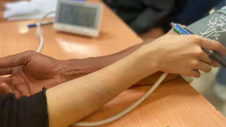 İş başvuruları için verilen sağlık raporlarının "çok hızlı" bir şekilde düzenlenmesi üzerine Sağlık Bakanlığı soruşturma başlattı.
