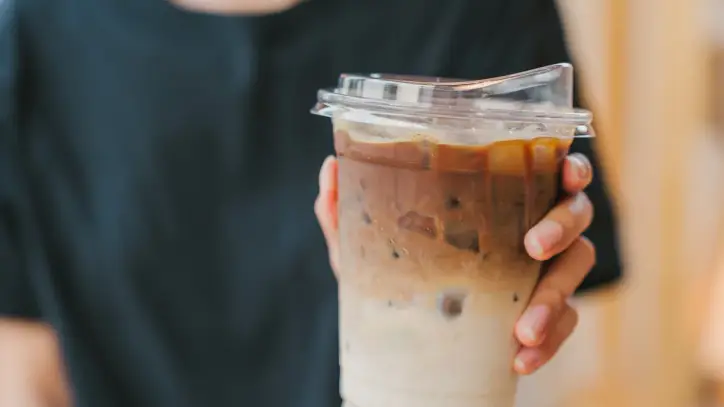 İş görüşmesinde buzlu latte tartışması sosyal medyayı ikiye böldü