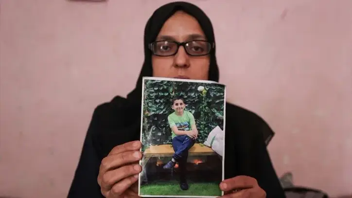 İsrail ordusunun Gazze'de yaralı sağlık görevlisine yardıma koşan çocuğu öldürmesi sosyal medyada tepki topladı
