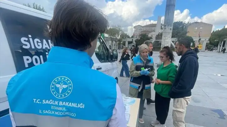 İstanbul'da tütünle mücadele için kurulan özel ekip sigarayı bırakmak isteyenler için sahada