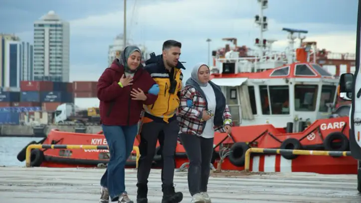 İzmir'de gerçeği aratmayan dev sağlık ve afet tatbikatı
Alsancak Limanı'nda kimyasal sızıntı ve patlama tatbikatı yapıldı - İzmir Haber - Habertürk Yerel Haberler