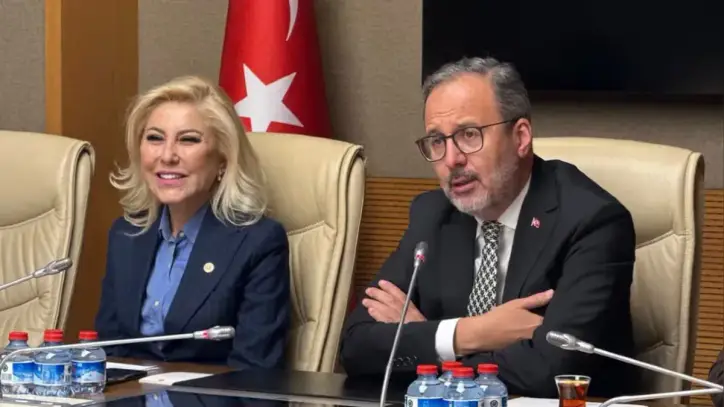 İzmir Ekonomi Üniversitesi Siyaset Platformu Kulübü’nden TBMM ziyareti; Gençler Bursalı Aksoy ve Kasapoğlu ile bir araya geldi | Erhan Gülenç