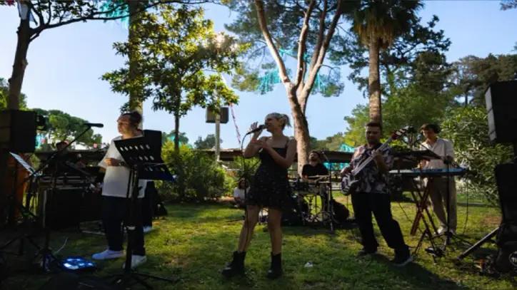 İzmir'in parklarında müzik ziyafeti