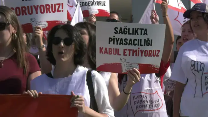 Kadın Dayanışma Komiteleri, Sağlık Bakanlığı önünden seslendi: "Ücretsiz HPV aşısı hakkımız"