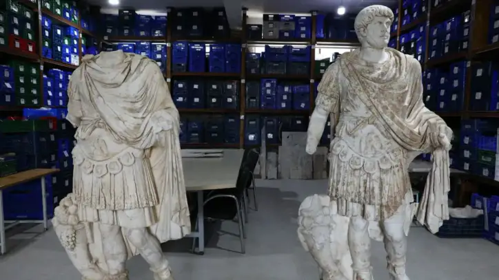 Kibyra Antik Kenti'nde heyecanlandıran keşif: 2 bin yıllık Roma İmparatoru heykeli gün yüzüne çıkarıldı