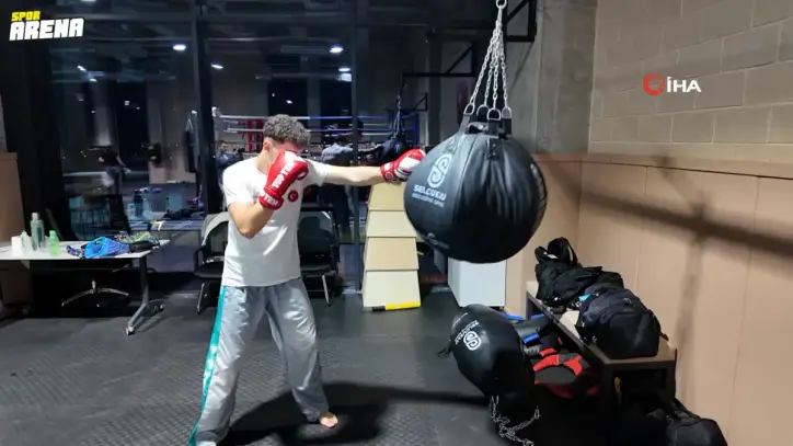 Kilo vermek için başladığı kick boksta dünya şampiyonu oldu