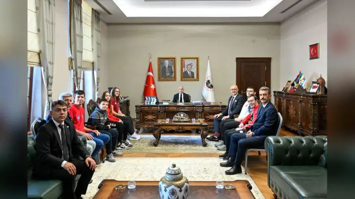 Kırklareli Valisi Turan, Amatör Spor Haftası'nda sporcuları kabul etti