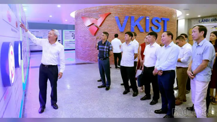 Lao Cai eyaletinden gelen heyet, Vietnam-Kore Bilim ve Teknoloji Enstitüsü'nü ziyaret ederek burada çalışmalar yürüttü.