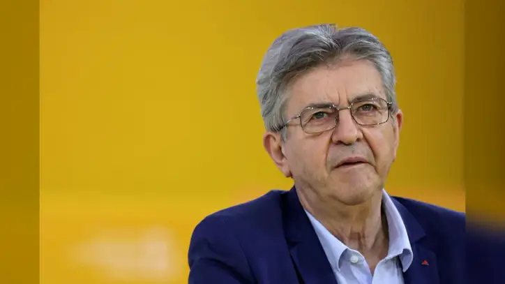 Le Pen, Melenchon Head for Run-Off as France's Political Divide Deepens, Poll Shows