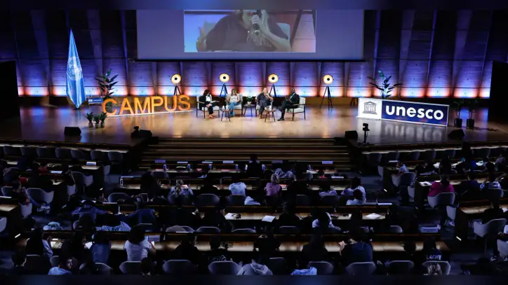 Learning with new technologies and artificial intelligence