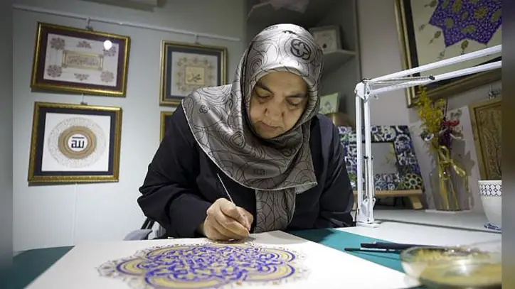 Depremin yaralarını sanatı ile sardı