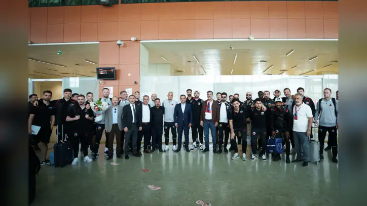 Bursaspor'u 2-1 yenen Mardin 1969 Spor'un havalimanı karşılamasında kurban kesildi
