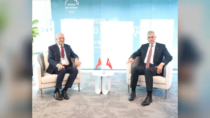 Memişoğlu, Güney Kore'de Tunuslu mevkidaşı Ferjani ile sağlık iş birliğini görüştü