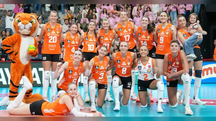 Memorial ve Eczacıbaşı Spor Kulübü, meme kanseri farkındalığını fileye taşıdı