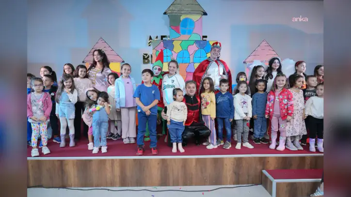Menteşe'de düzenlenen şenlikte çocuklar "sanat ve eğlenceyle" buluştu