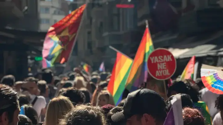 Mersin Başsavcılığı'ndan sosyal medya hesaplarına "LGBTİ+ propagandası" gerekçesiyle erişim engelli | T24