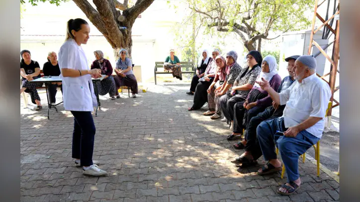 Mersin Toroslar'da sağlık personeli şeker tüketimine karşı bilgilendirip ölçüm yaptı