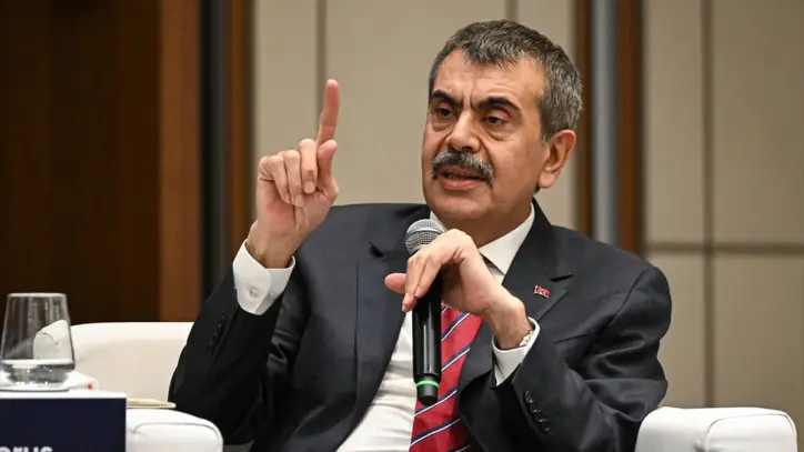 Milli Eğitim Bakanı Tekin'den velilere uyarı: Çocukların mesajlarını takip edin