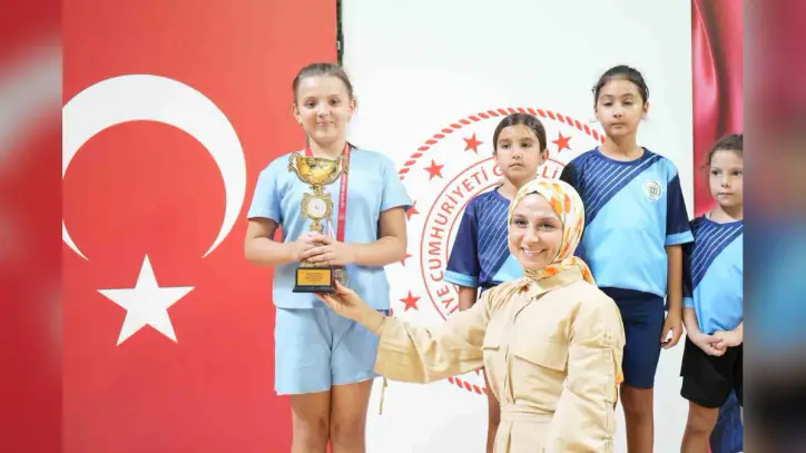 Muğla\'da minikler masa tenisi il birinciliği Menteşe Spor Salonu\'nda yapıldı