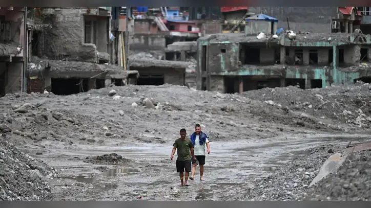 Nepal on high alert for fresh flooding after river levels rise as death toll soars past 800