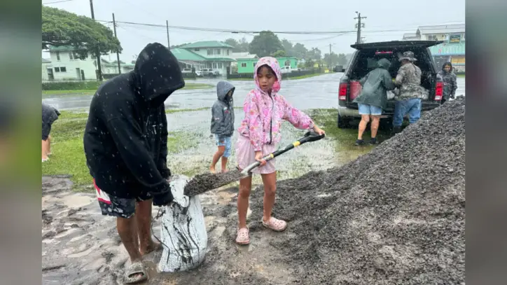 Nolo threatens Hawaii with flash floods, extreme surf — PHOTOS
