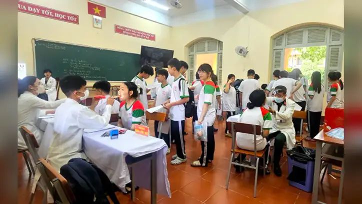 Öğrencilerin sağlık kontrollerini tamamlamaya ve veri girişini yapmaya odaklanın.