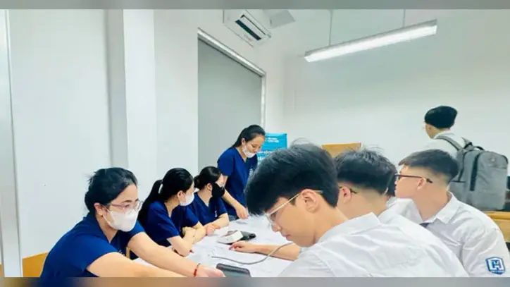 Okul Sağlık Programı aracılığıyla kapsamlı fiziksel ve ruhsal bakım.