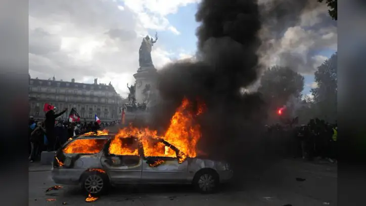 Paris police issue overnight curfew in 2 areas of French capital to try to prevent further disorder
