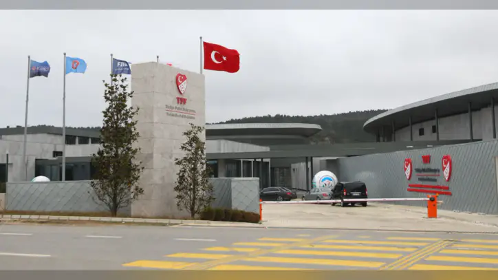 PFDK'dan Fenerbahçe ve Trabzonspor'a para cezası!