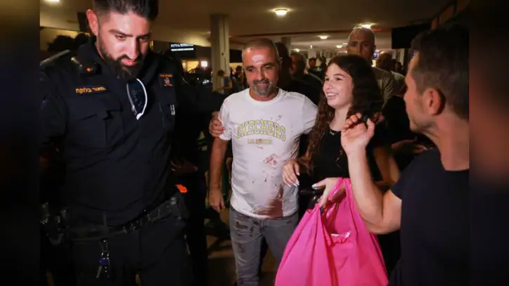 Pilot stabs fellow pilot on flight to Israel before passengers intervene to stop attack