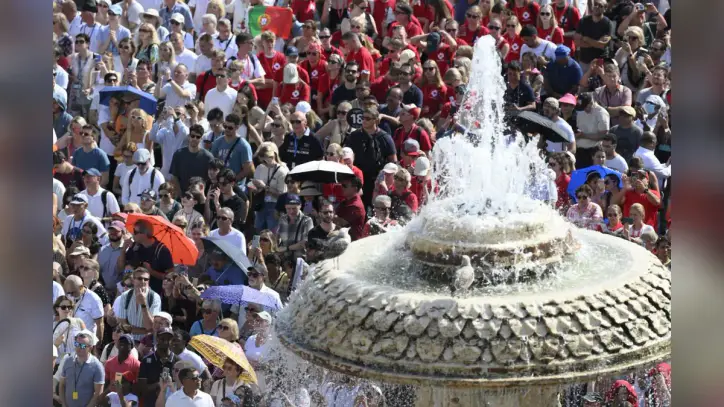 Pope: May we pray for the intercession of the Virgin Mary for world peace - Vatican News
