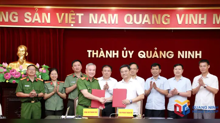 Quang Ninh Şehri Bilim, Teknoloji, İnovasyon ve Dijital Dönüşüm Geliştirme Yönlendirme Komitesi Daimi Ajansının Devir Teslimi.