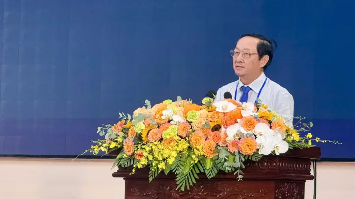 Quy Nhon Üniversitesi'nde optik, spektroskopi ve fotonik konularında iki bilimsel konferansın açılışı yapıldı.