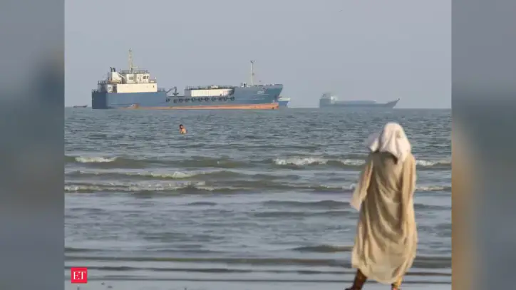 Iran keeps Strait of Hormuz reopening offer on table, says path depends on US