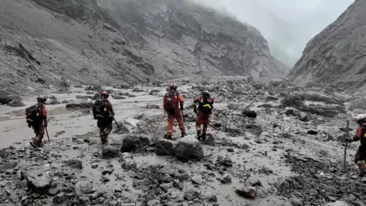Rescuers face tough terrain in Tibet | CNN