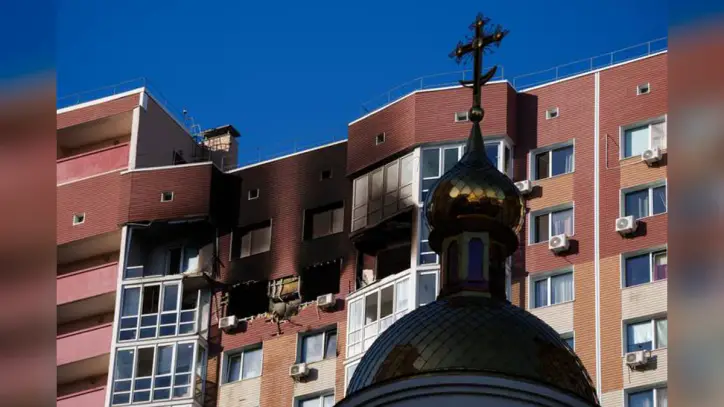 Russian aerial strikes snarl traffic on 3 Kyiv bridges in a new disruption tactic