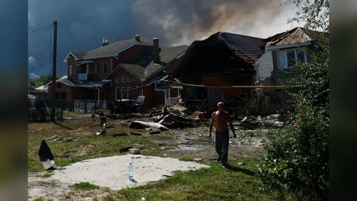 Russian Air Attacks Target Kyiv Retailers, Ports and Industrial Sites