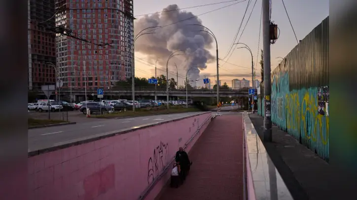 Russian Drone and Missile Strikes on Ukrainian Capital Kill 2 People, Ending Pause in Attacks